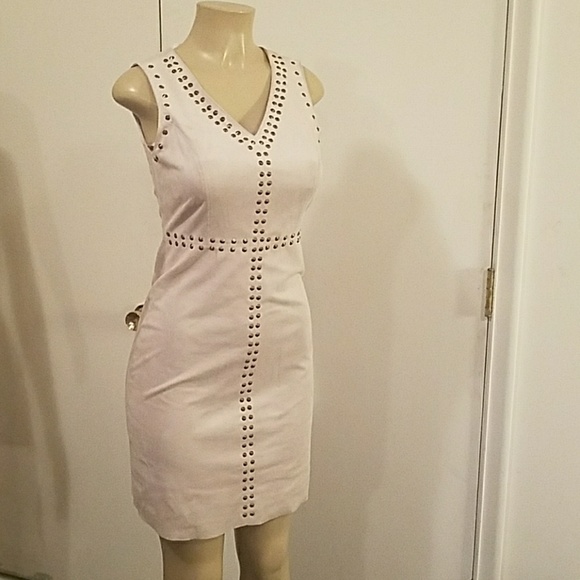 WOMEN'S Beige Beaded V-Neck Sleeveless Shift Dress - Picture 7 of 8